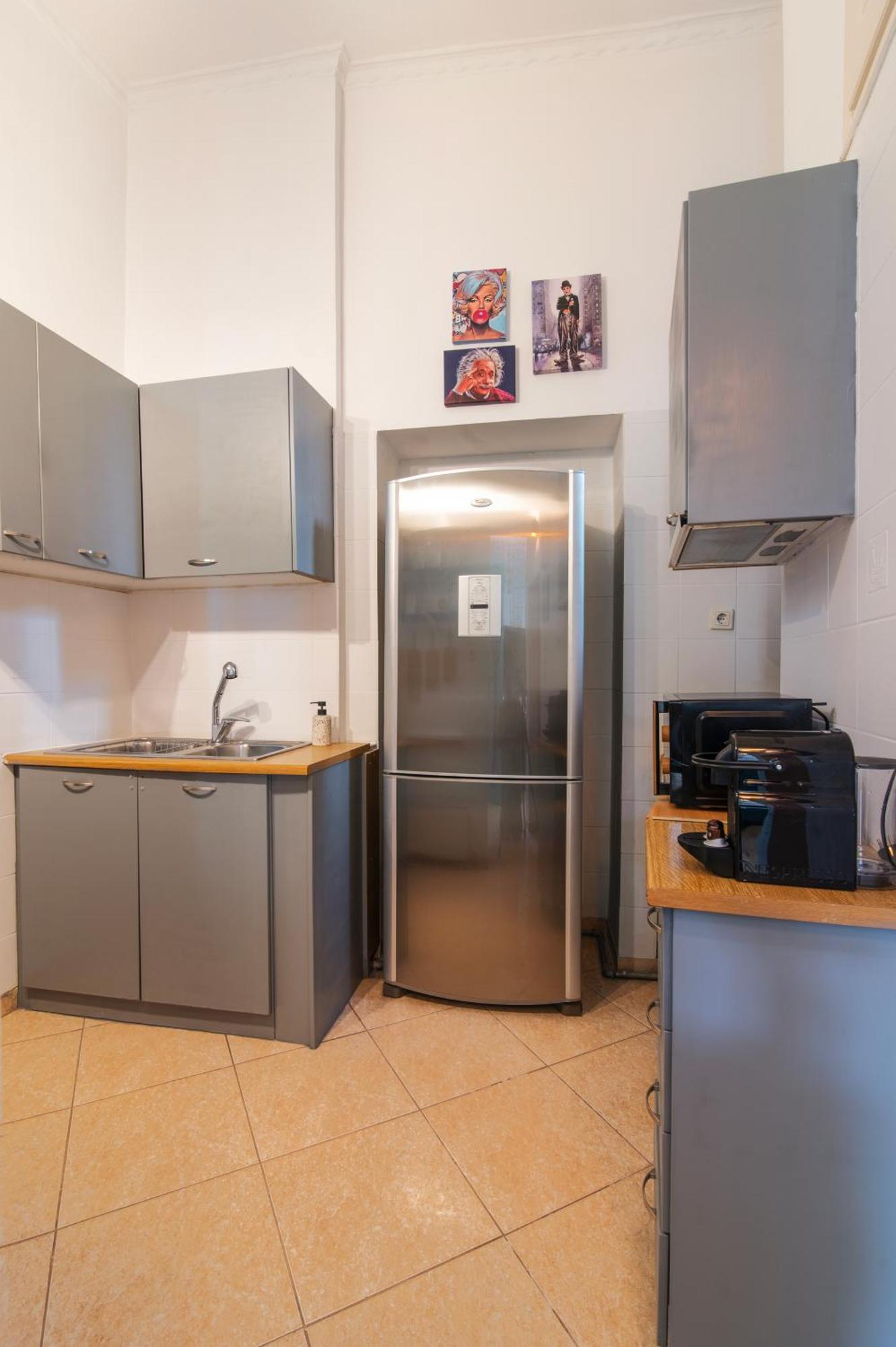Neoclassical Loft In Monastiraki - Acropolis And Metro Athen Eksteriør billede