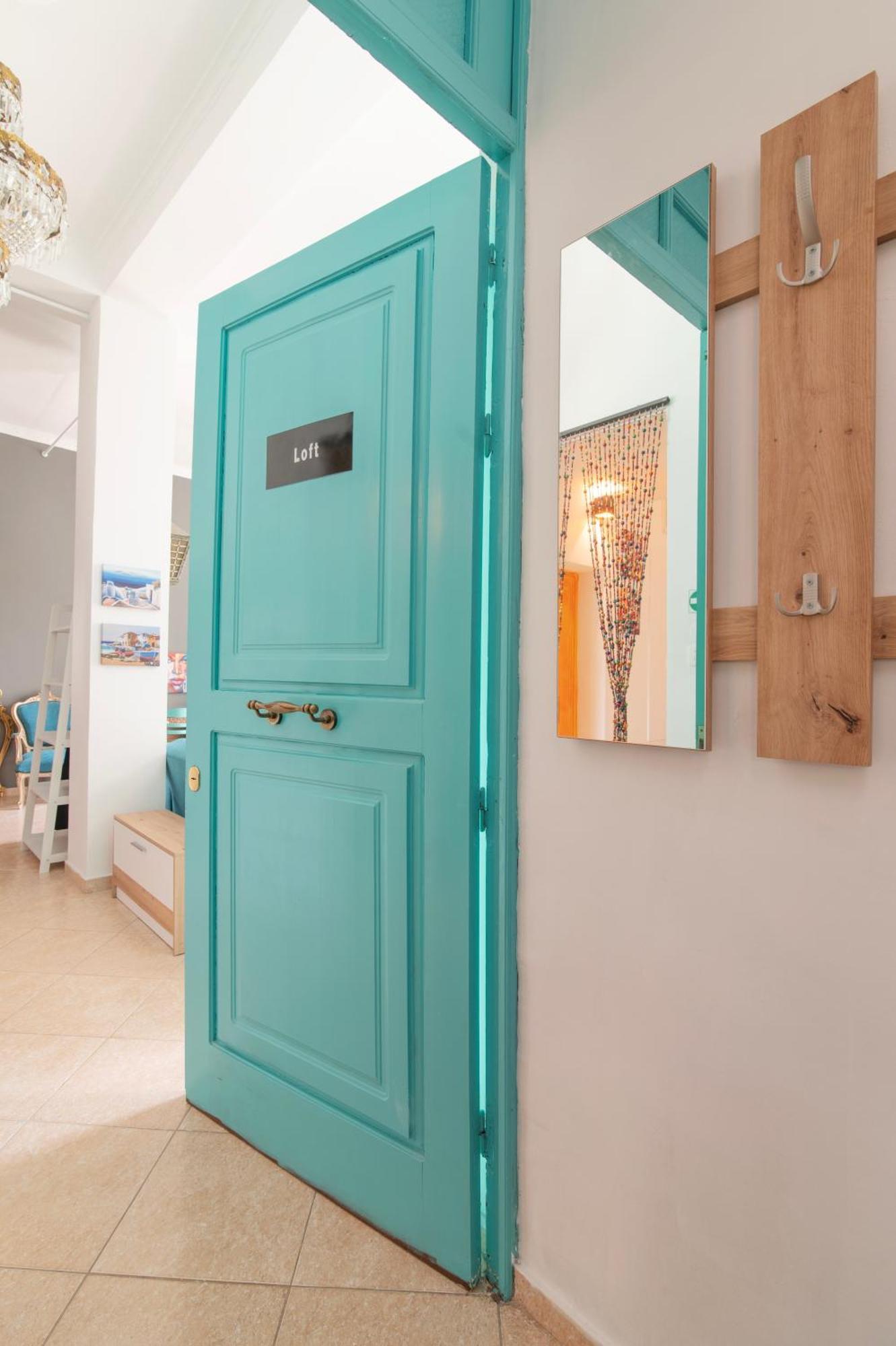 Neoclassical Loft In Monastiraki - Acropolis And Metro Athen Eksteriør billede